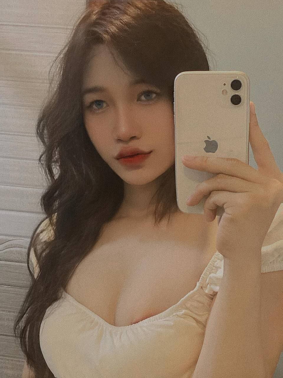 Nhà có hai cô con gái ngoan